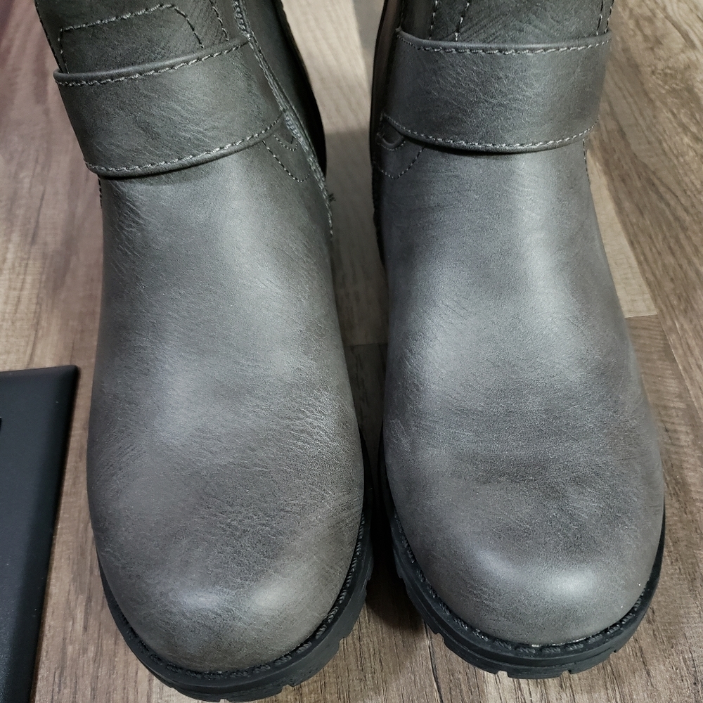 Boots - Picture 4 of 4